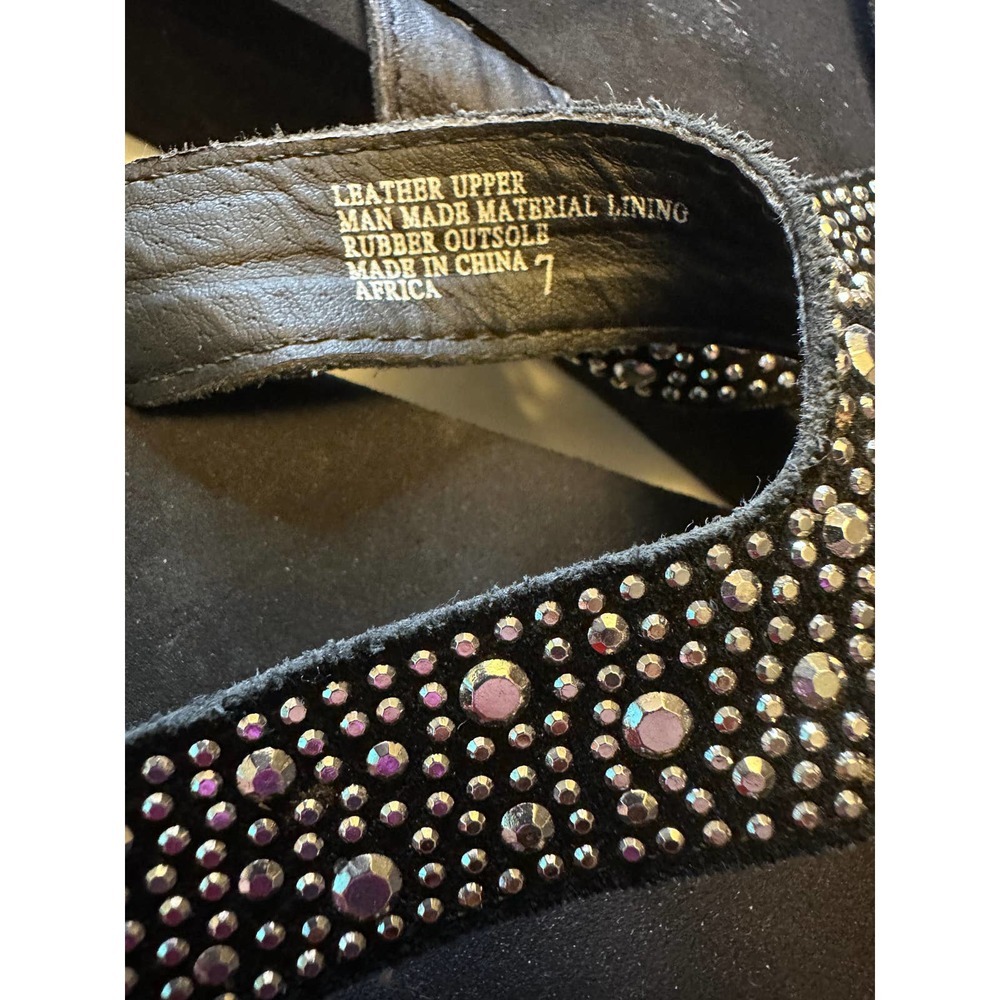 Yellow Box Studded Flip Flops Size 7 - Picture 2 of 4